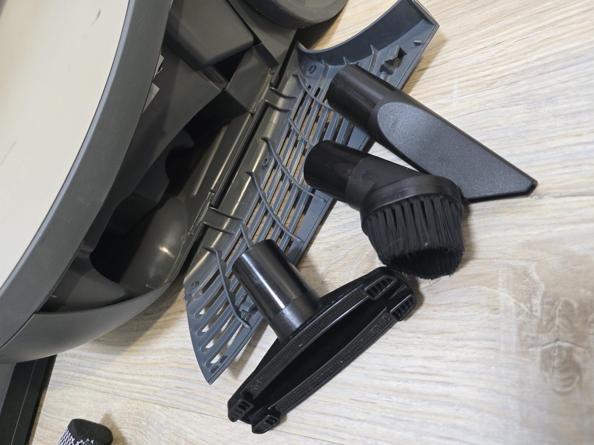 Продаётся  Пылесос BOSCH моющий