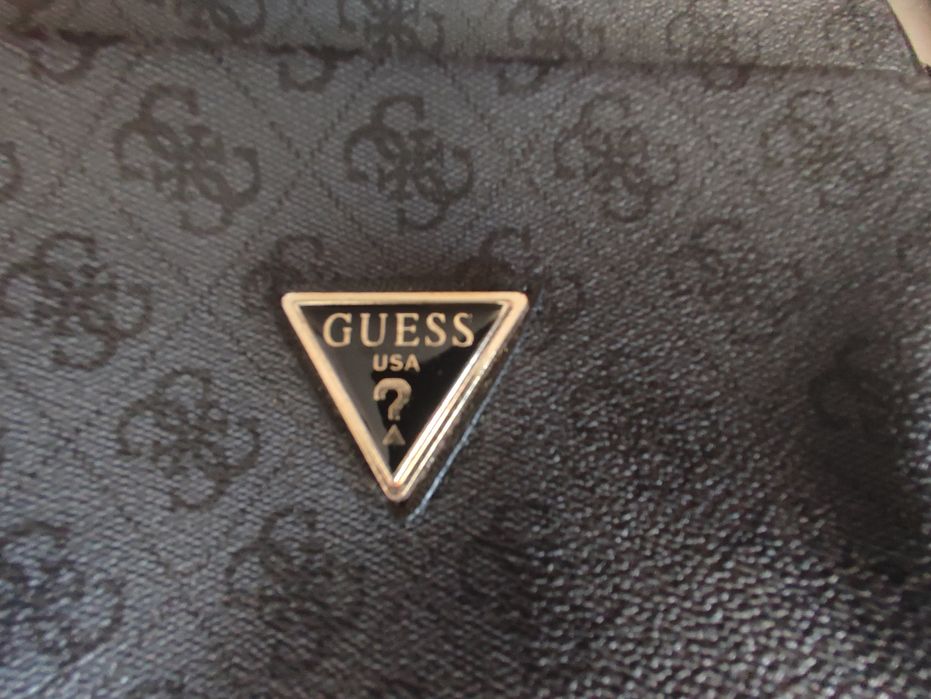 GUESS оригинална дамска чанта