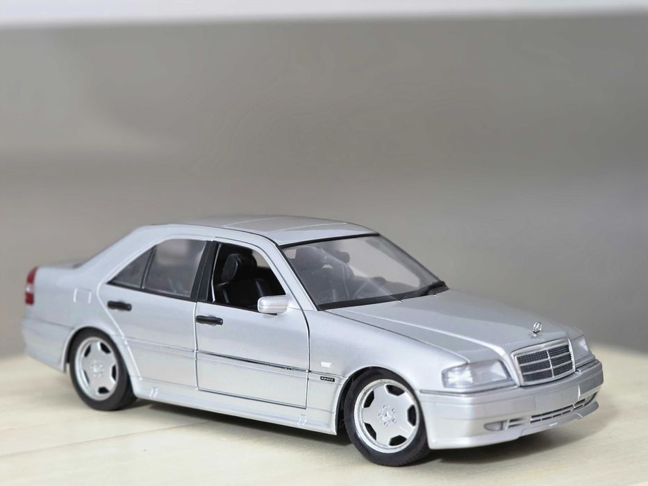 Macheta Auto 1/18 UT Models Mercedes Benz C Class C63 AMG 1977