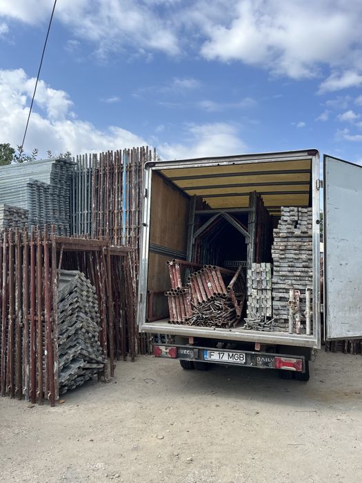 Închiriz schela si popii metalici