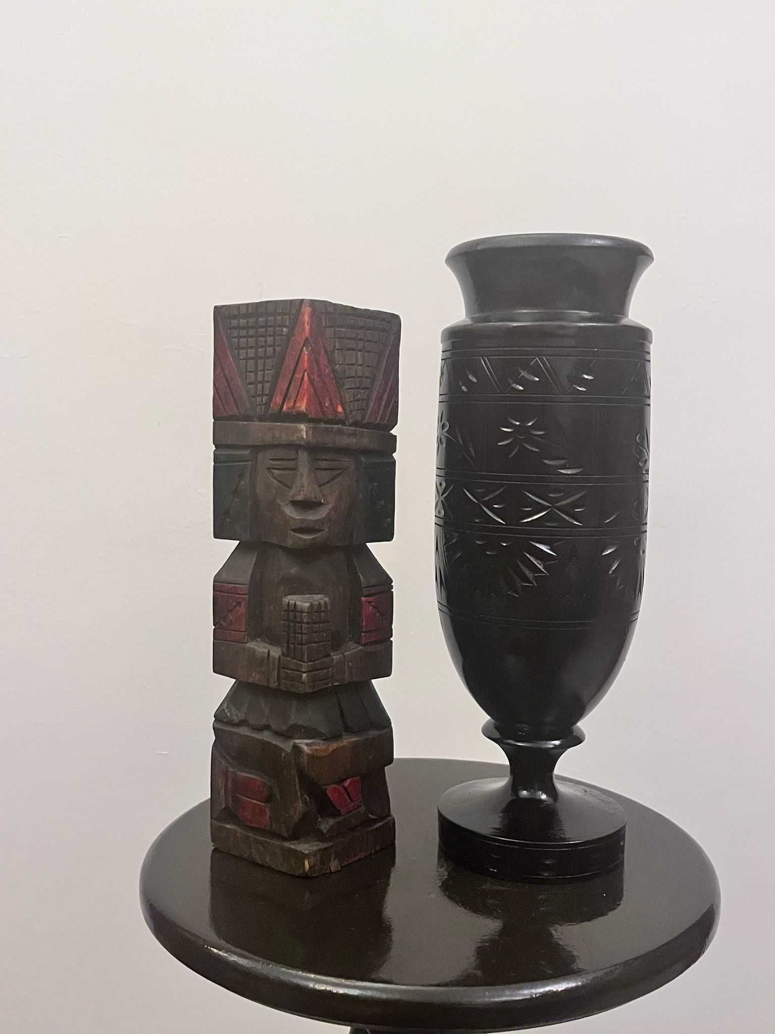 Doua piese lemn de esenta tare bibelouri statueta sculptura bibelou