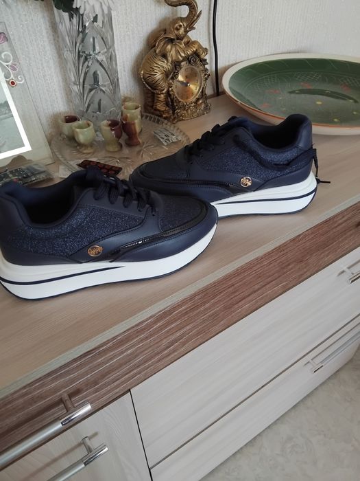 Продам женские красовки новые3500тнг