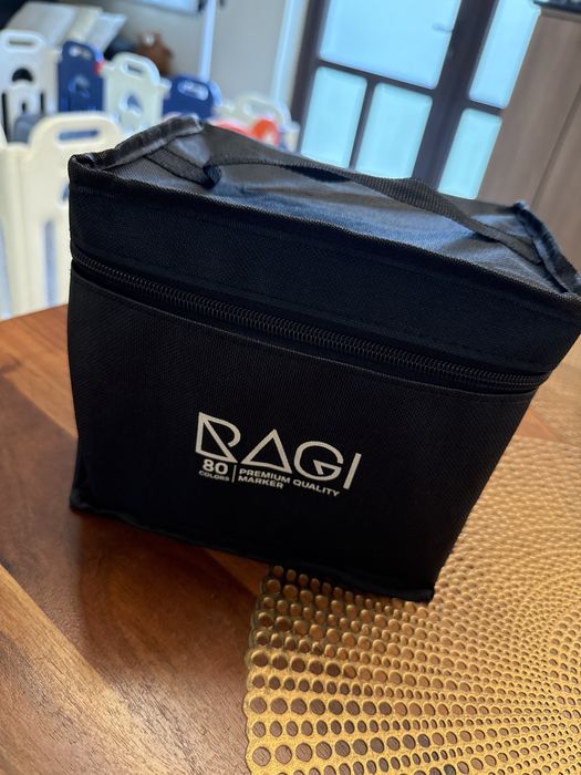 80 цвята маркери с два върха