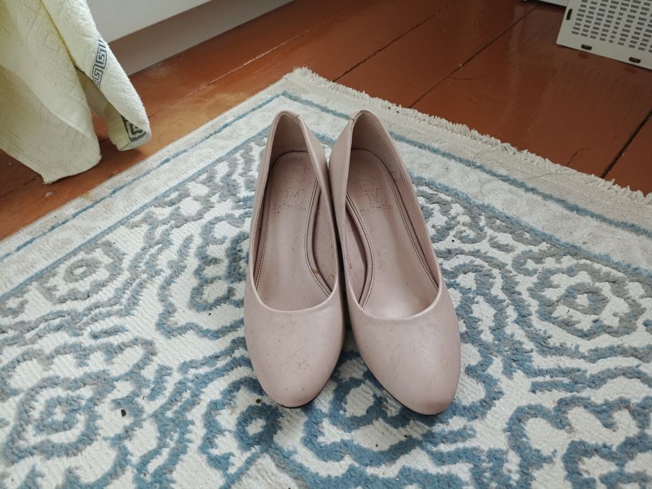 Туфли бежевые 35 размер