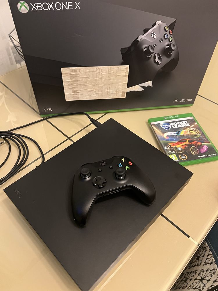 Xbox ONE X 1TB la cutie , cumparat de la Emag
