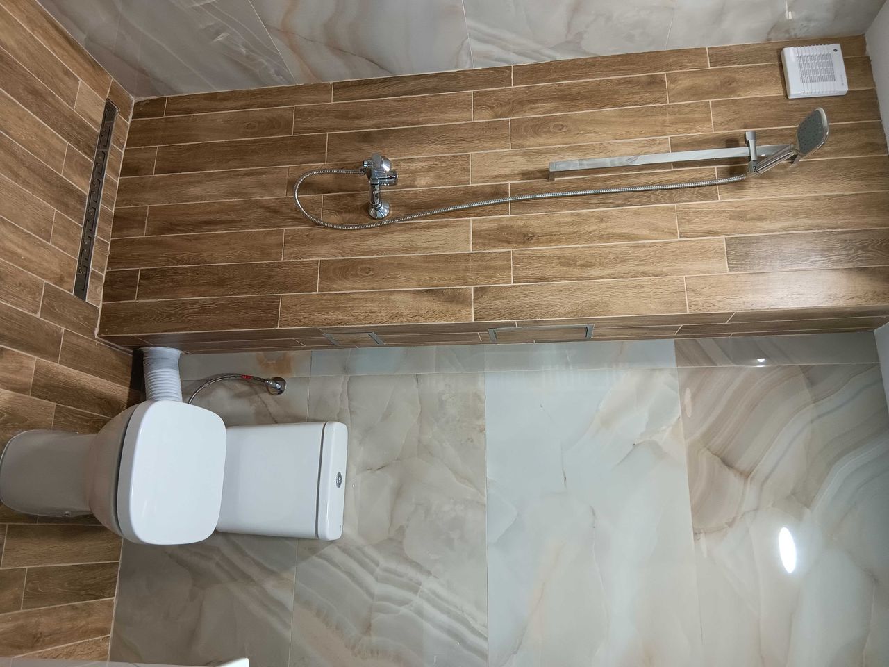 Дава се под наем Тристаен апартамент в Перник, Център - 125 кв.м за 550 € - Снимка #11