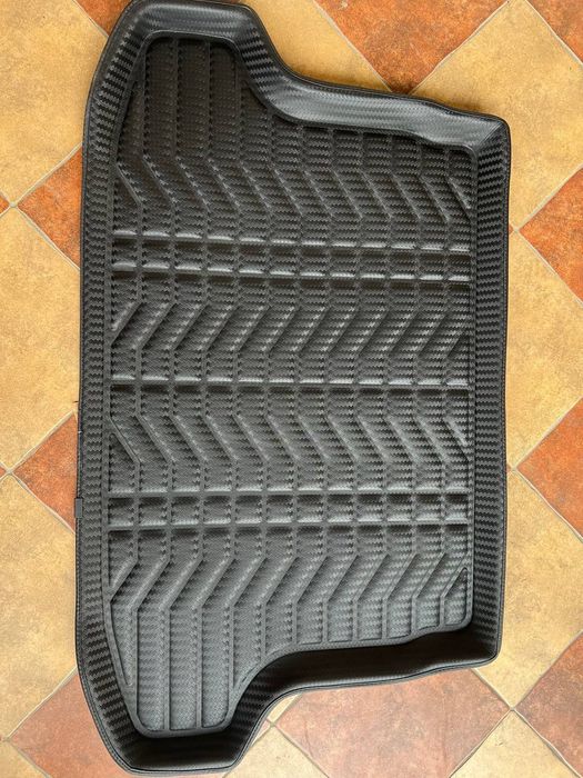 Полик для Tracker