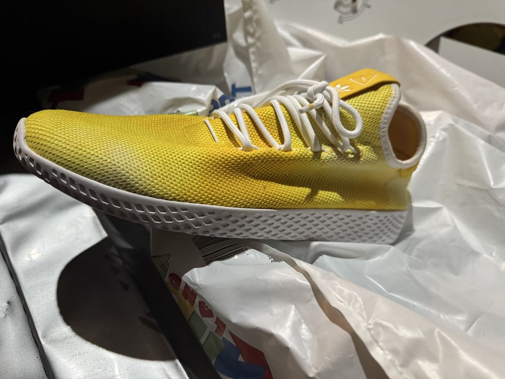 Чисто нови Adidas Hu Pharrell Williams