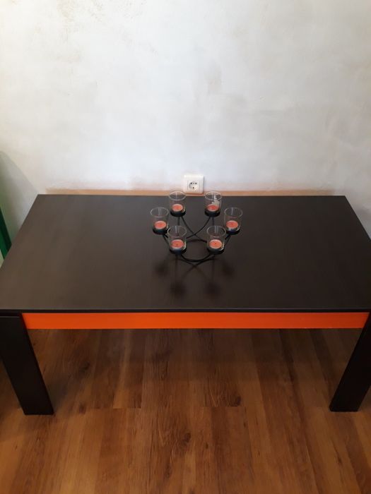 Продавам холна маса нова