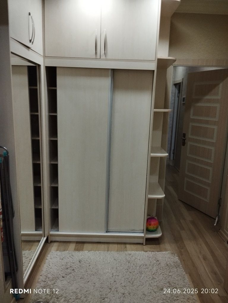 Продаётся своя  1 ком.переделаннаяи в 2х квартира в центре Ташкента.