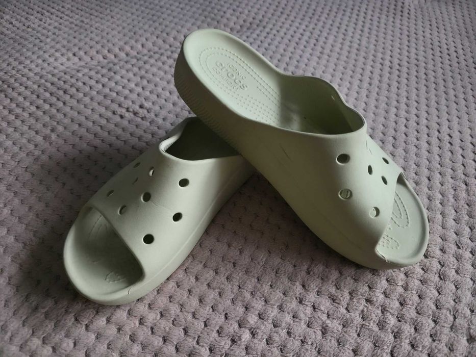 Slapi Crocs dama marimea 41