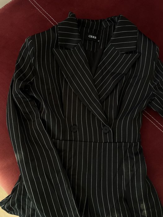 Стилна черна рокля