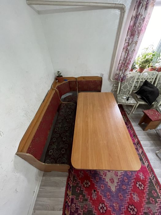 Продаю кухонный уголок со столом