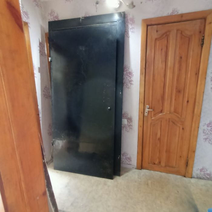 Продам входную дверь