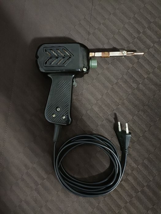 Pistol de lipit românesc