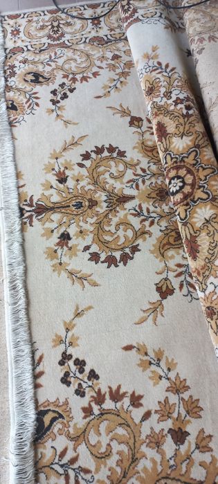 De vânzare covor de lână fabricat la Alba Iulia.