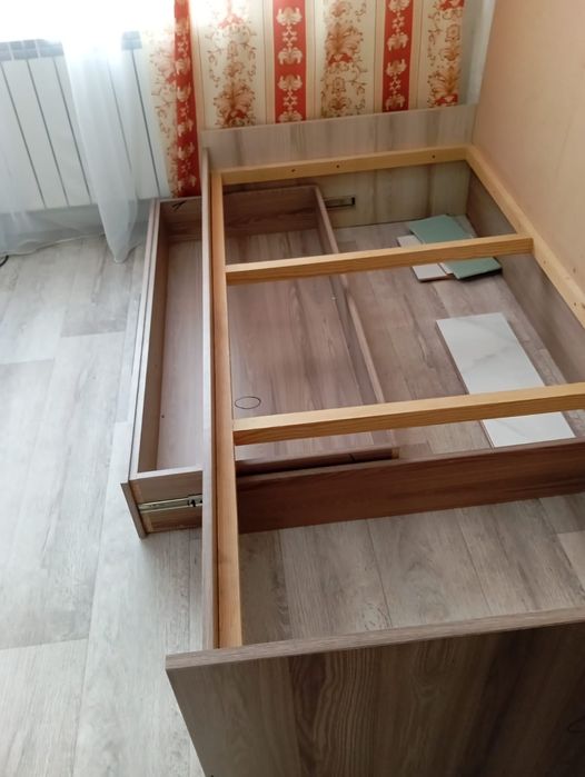 Продаётся односпальная кровать .