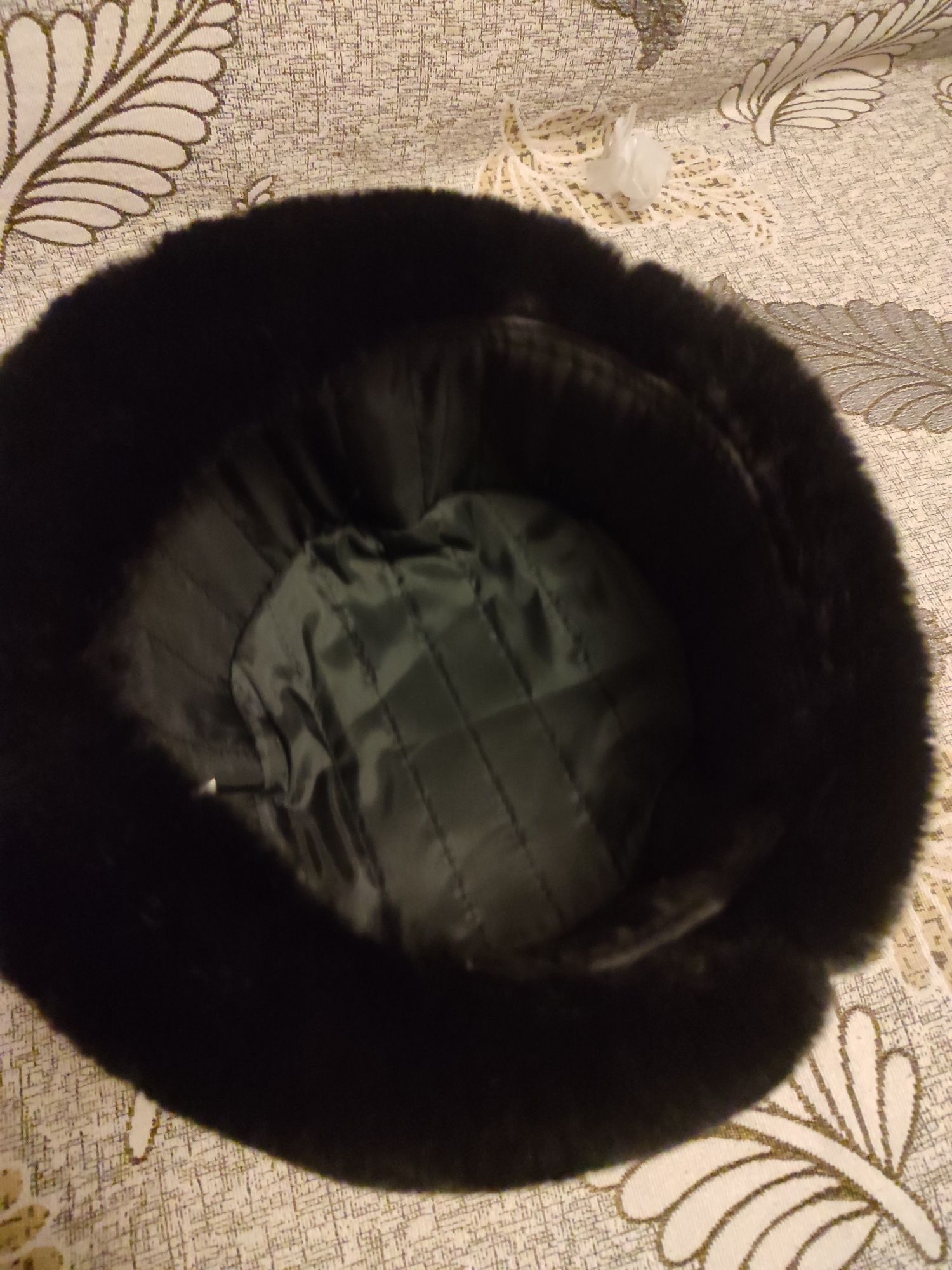 Продам шапку почти новую