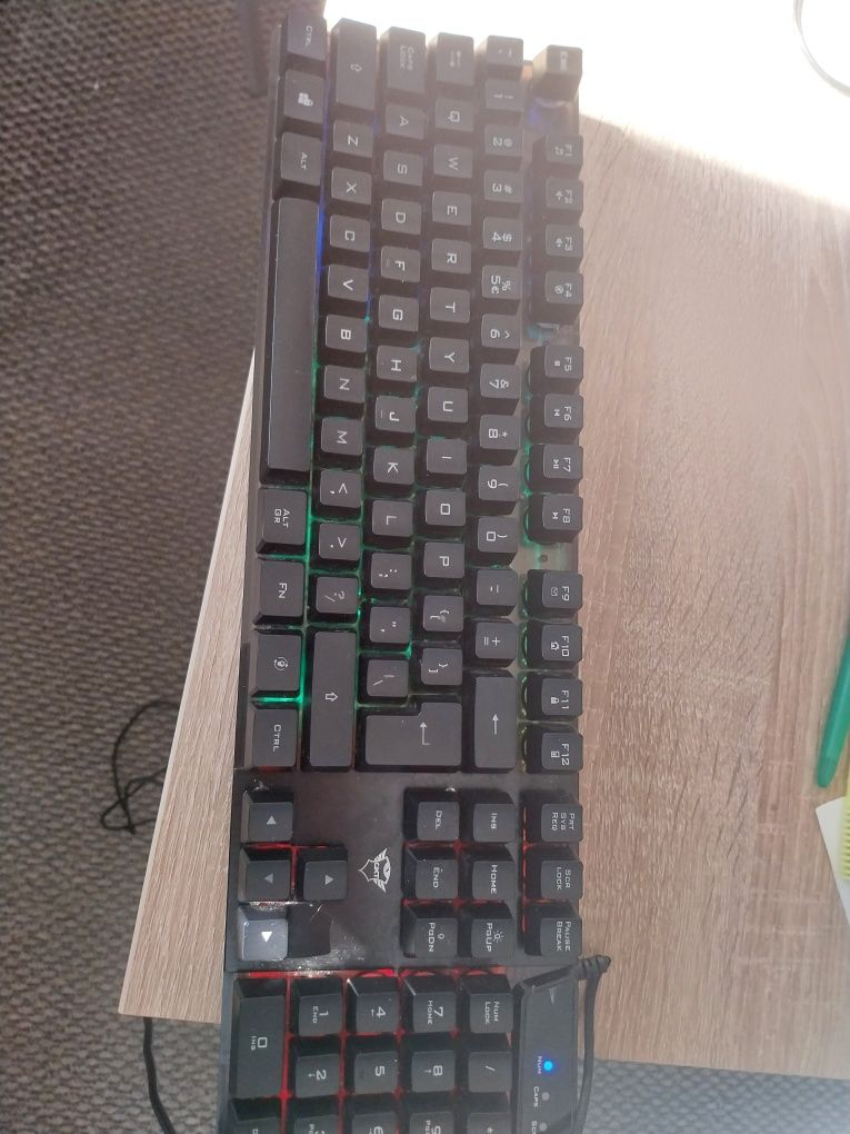 Tastatura Gaming Trust GXT 835 Azor, Iluminare RGB