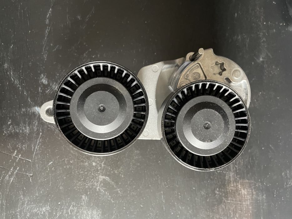 Rola intinzatoarea pentru alternator VOLVO S60 S70 S80