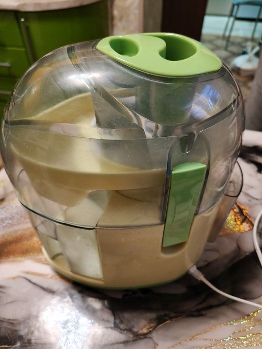 Соковыжималка электрическая б/у.