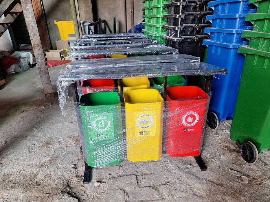 Мусорный урна уличний