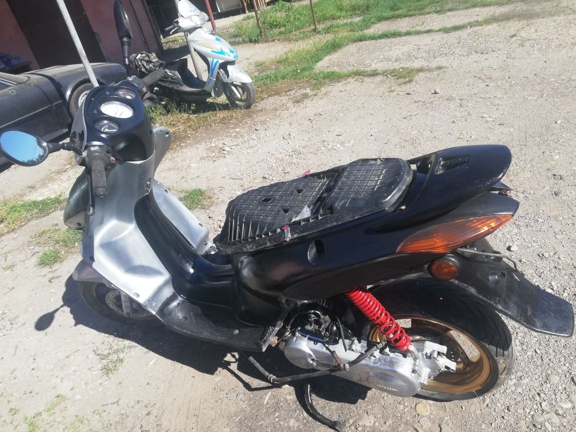 Scuter Honda x8r 50cc pentru reparat sau piese schimb