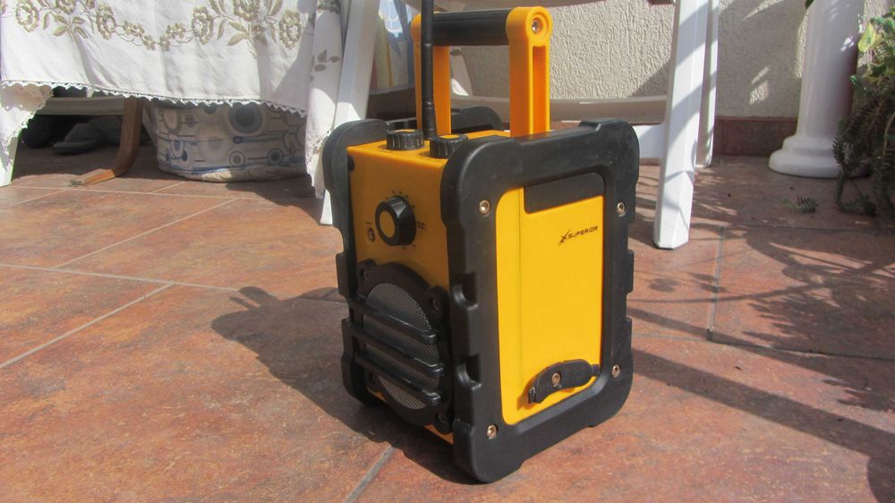 Radio santierSuperior cu acumulator nou alimentator,casa gradina peste