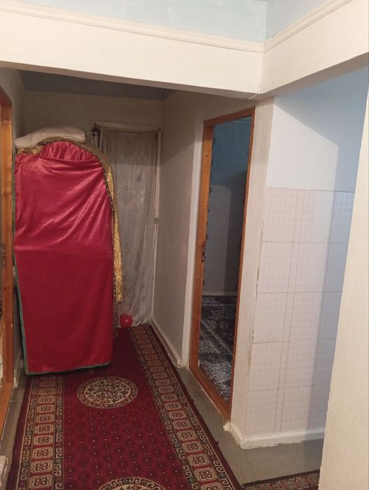 Центрда 3 хонали 4 этажда сотиладии