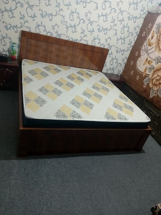 Двуспальная кровать идеальном состоянии