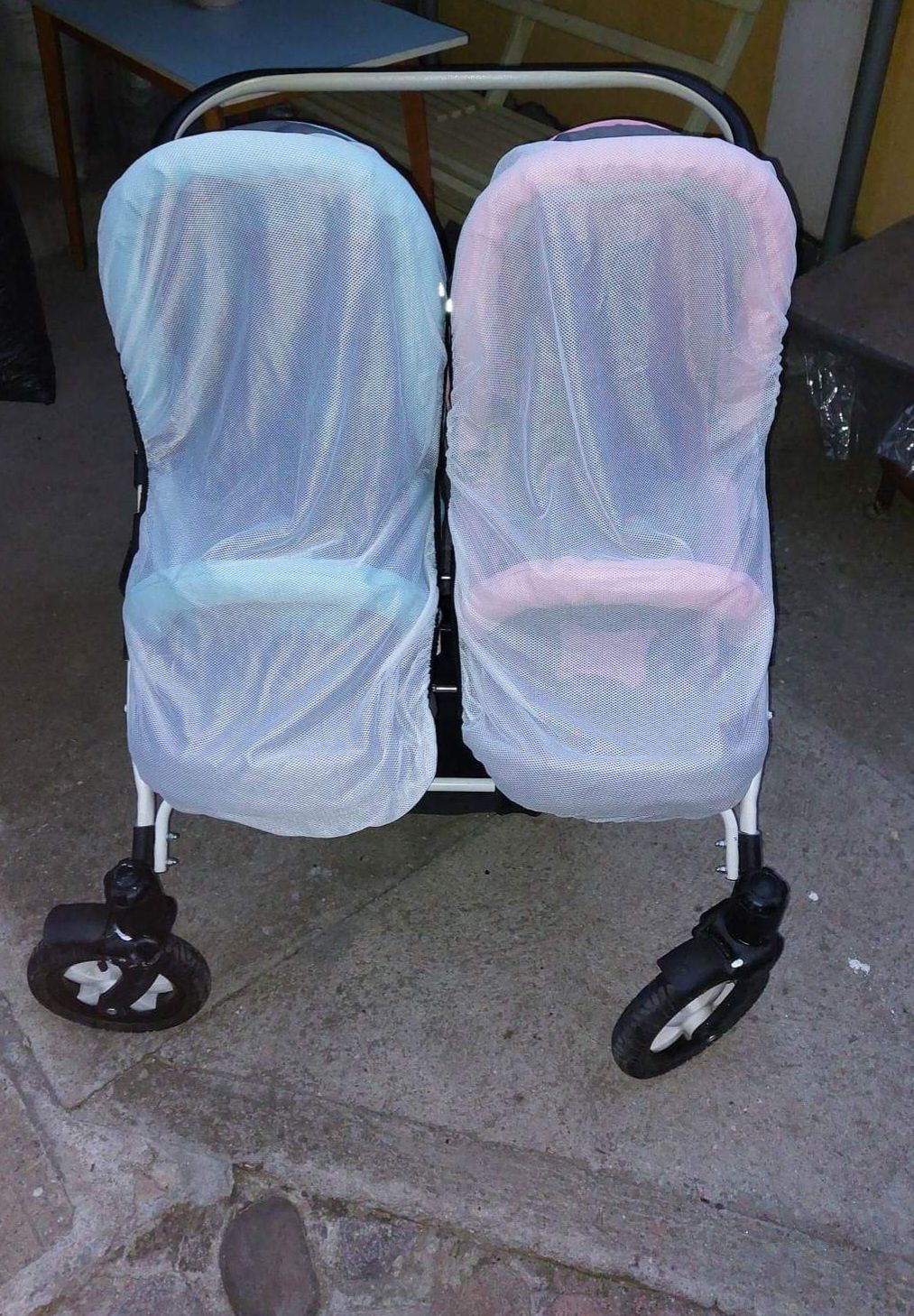 Комбинирана количка за близнаци
