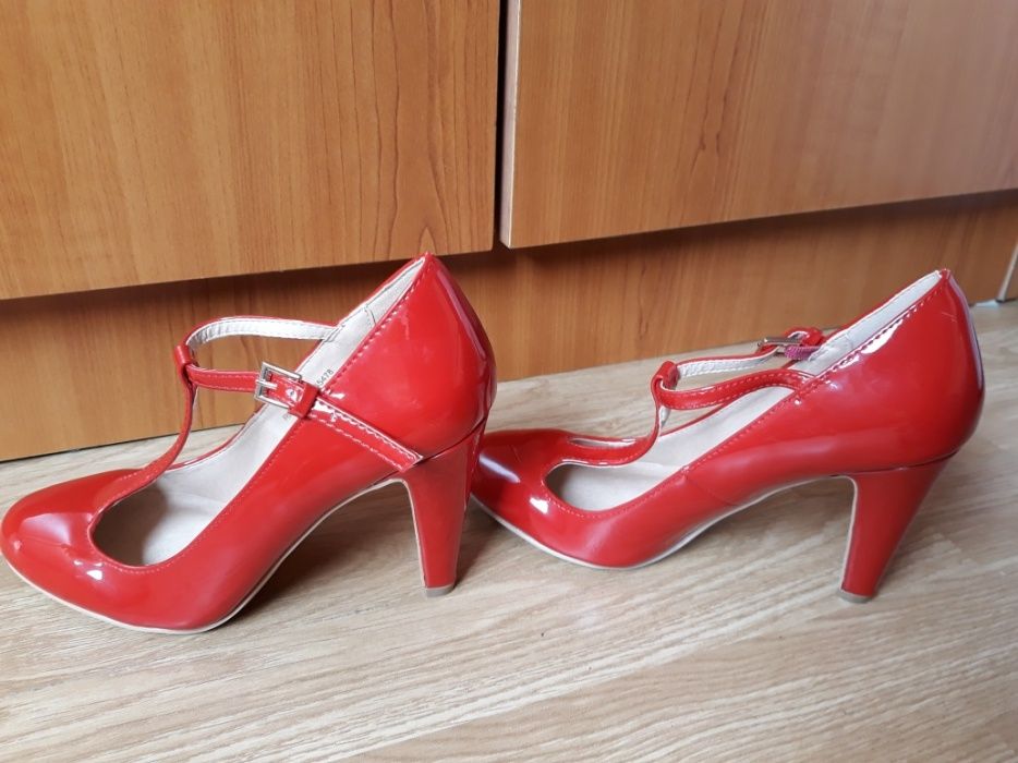 Pantofi purtati o singura data