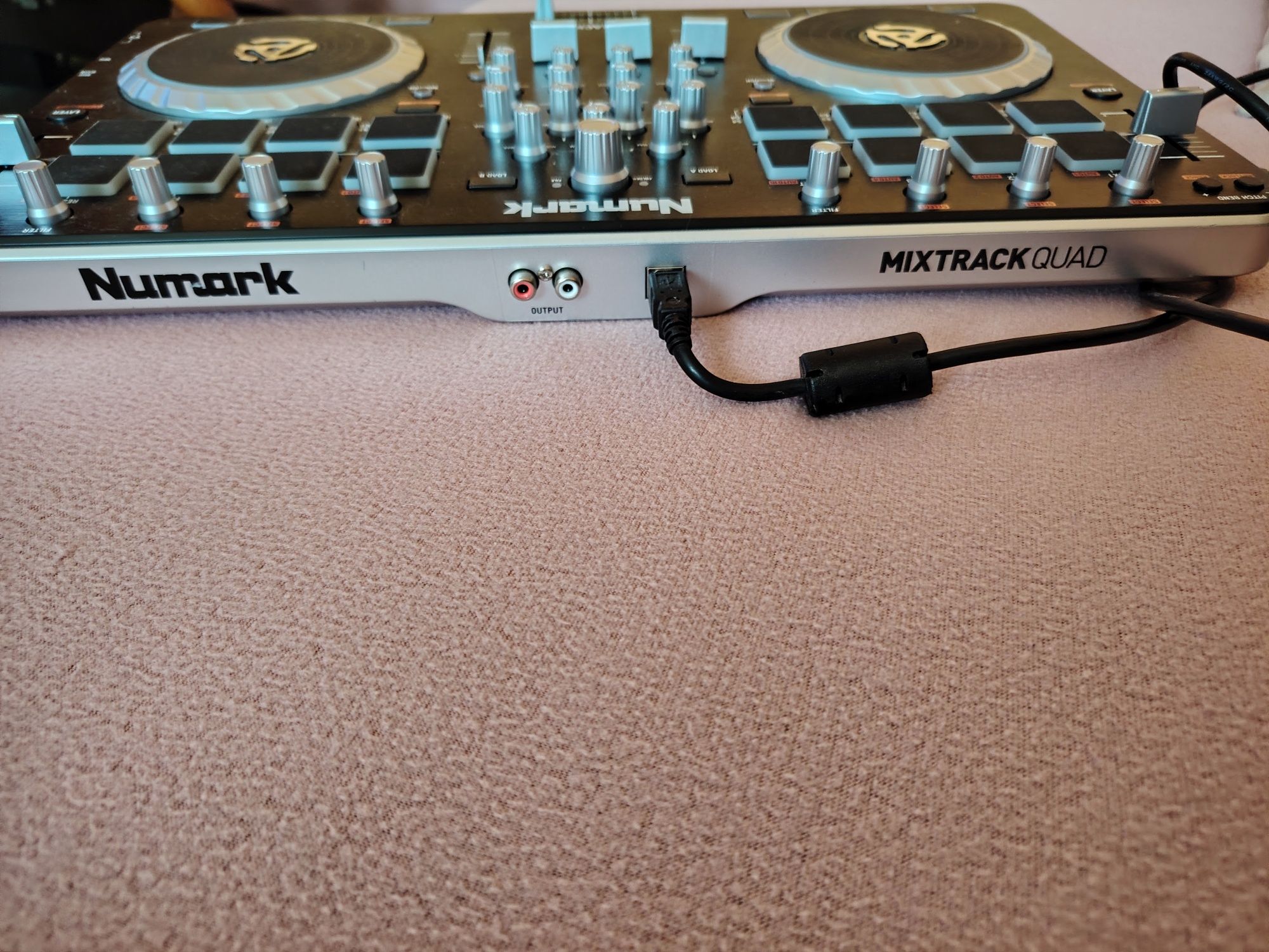 Numark Mixtrack Quad