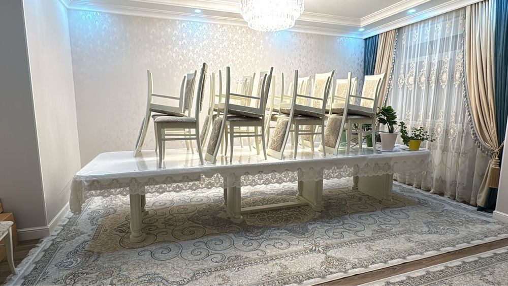 Стол со стульями