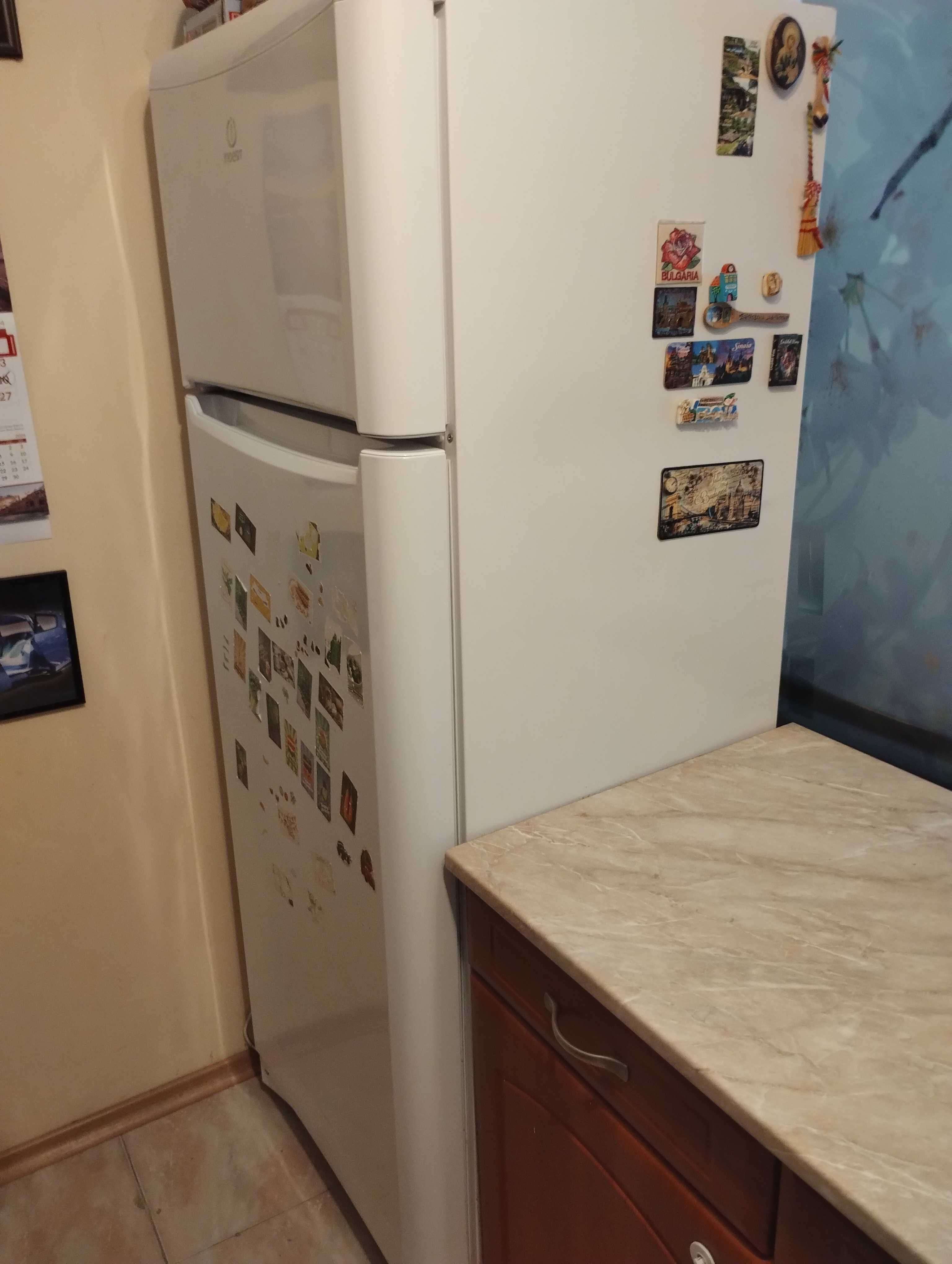 Голям хладилник INDESIT 416 литра