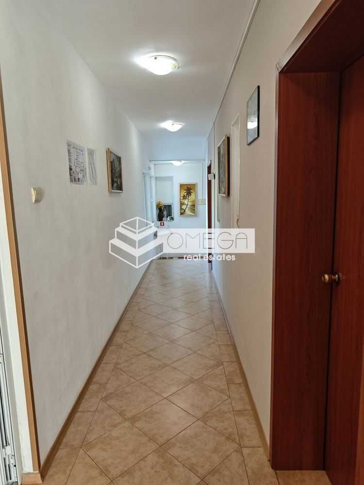 Смеен хотел *** на пет етажа с басейн и паркинг - 150м от плажа