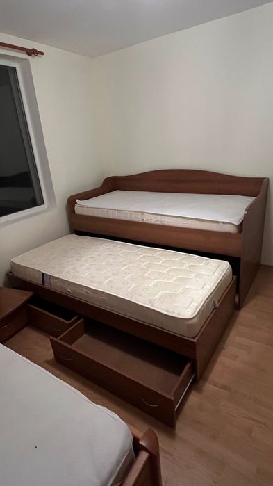 легла  с матраци