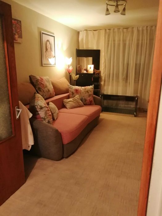 Vând apartament 3 camere in Cugir