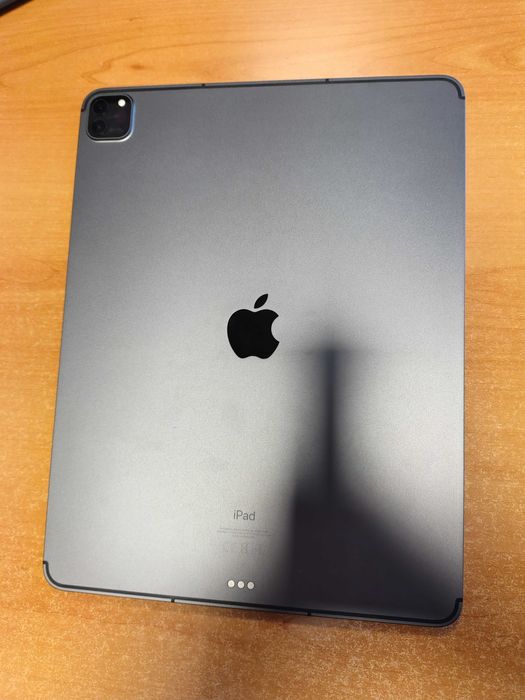 С гаранция Apple iPad Pro 5 12.9 2021 Cellular 256 GB+Magic Keyboard