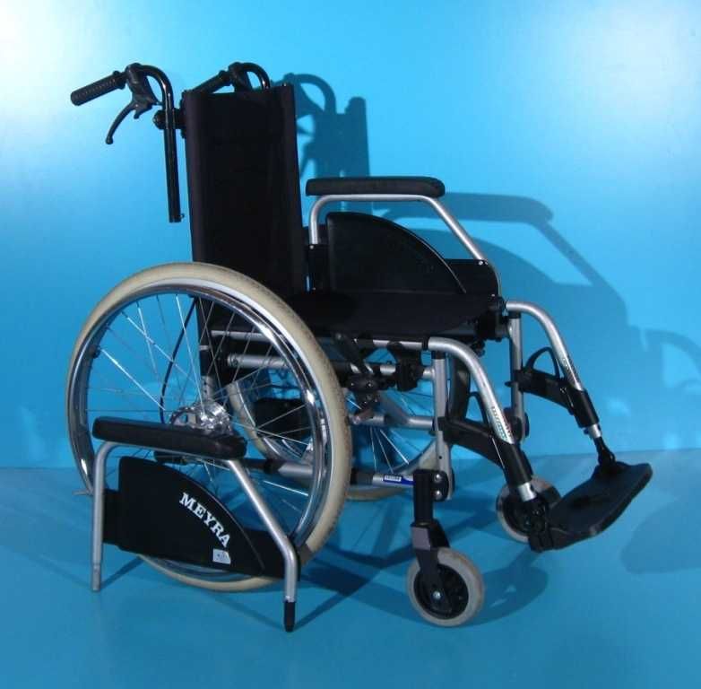 Scaun cu rotile handicap pliabil Meyra / latime sezut 38 cm