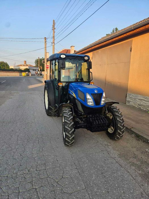 Трактор New Holland T4040F
