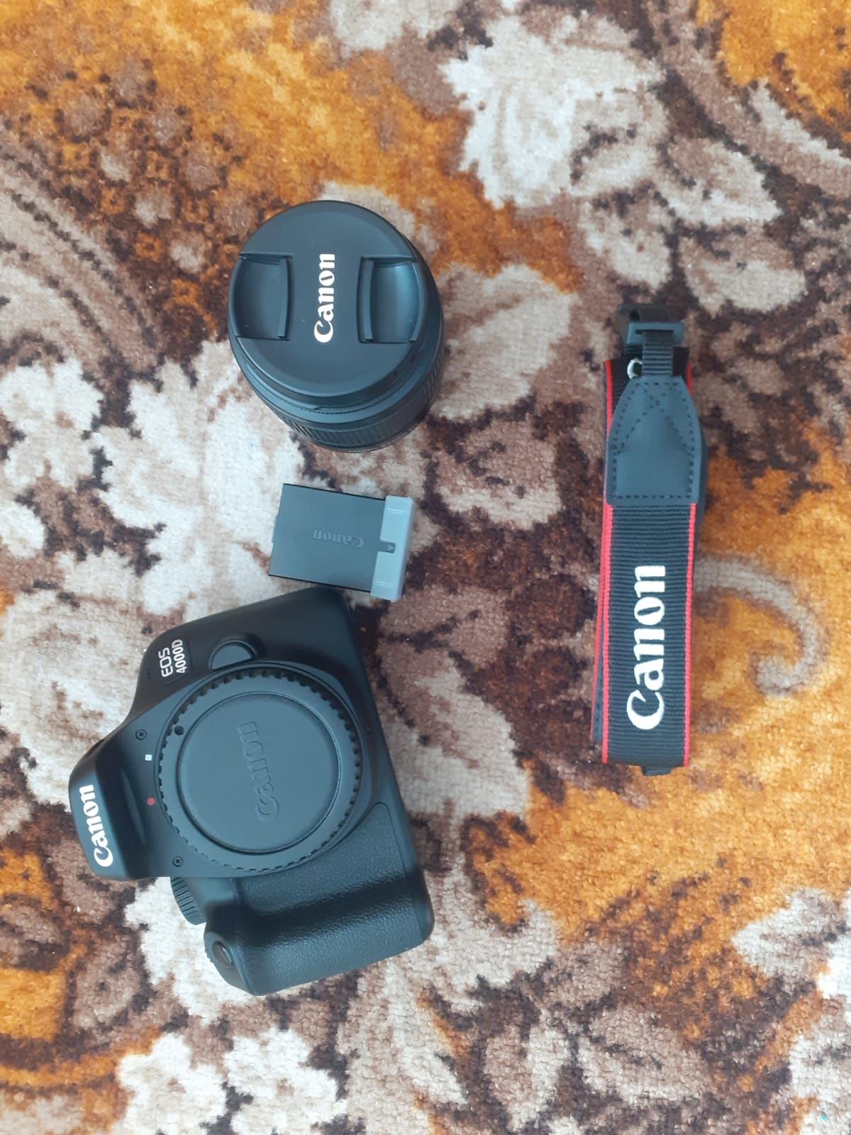 Canon 4000d чисто нов