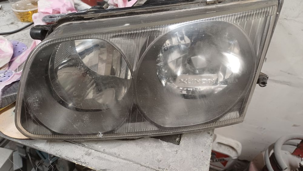 Фара Nissan Rnessa