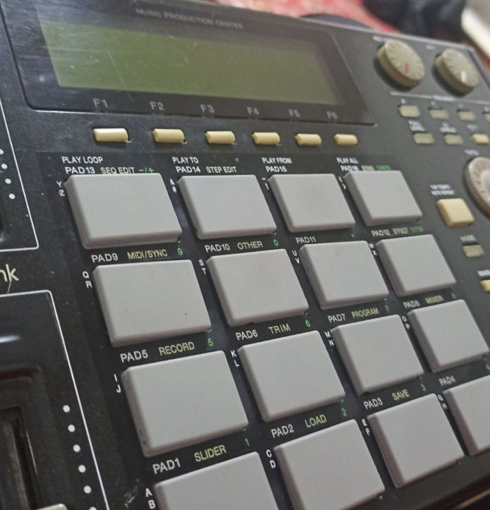 Mpc akai 1000 sotiladi