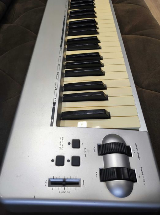 MIDI-Клавиатура M-Audio Keystation 88ES