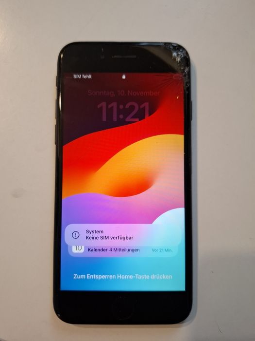 Iphone SE 2020 Black телефона е със icloud и парола