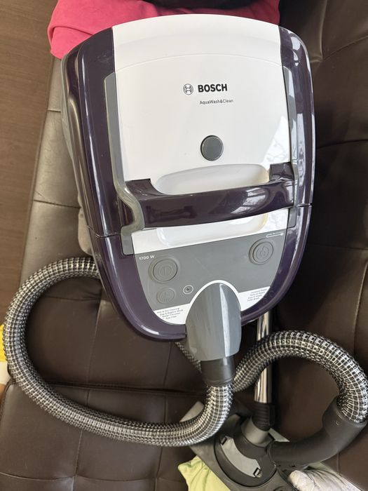 Aspirator cu spalare Bosch Wash & Clean BD41740