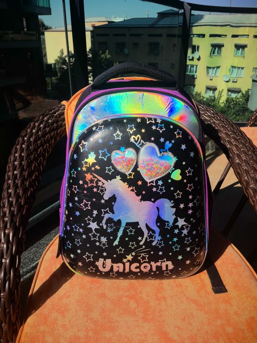 Продаётся рюкзак для девочки в школу