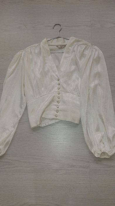 Ayollar  oq koftasi
