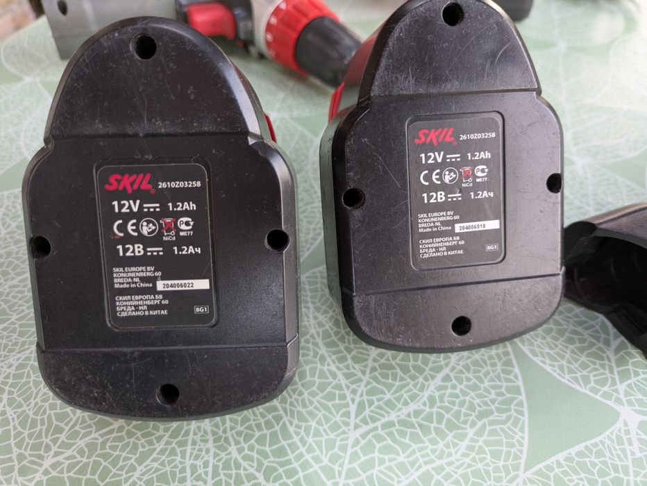 Vând trusă de înfiletat/înșurubat Skil 12 V